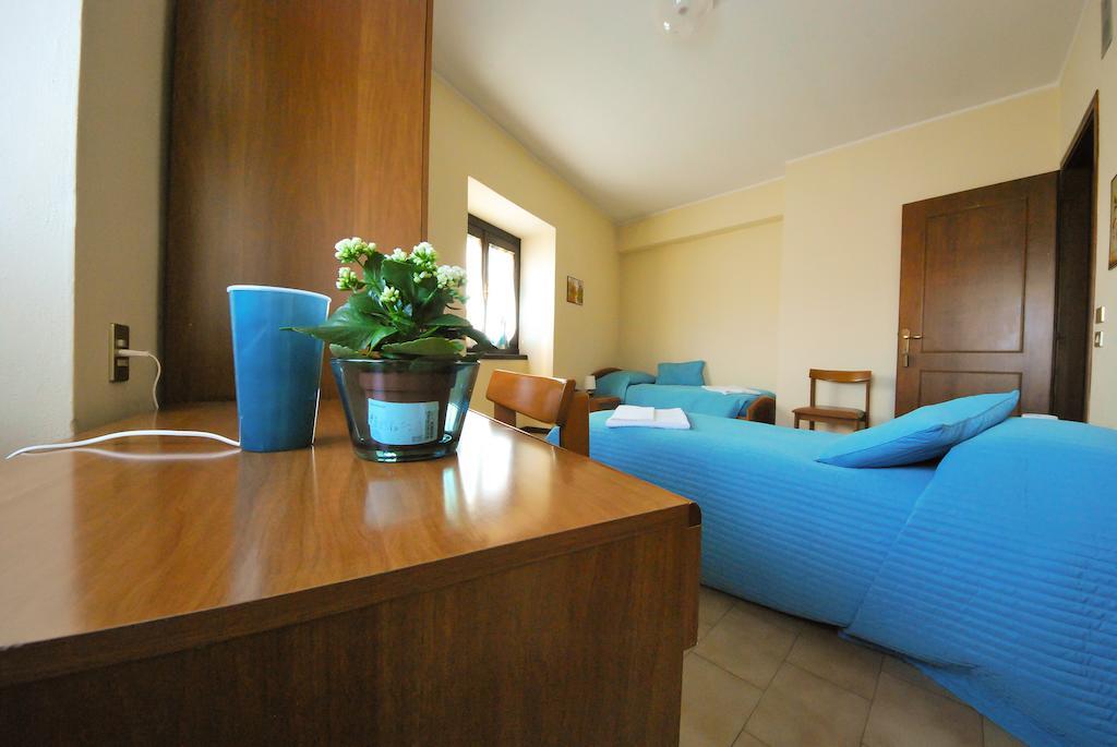 Villa Santa Maria Dell'Arco - Centro Oreb Cazzago San Martino Phòng bức ảnh