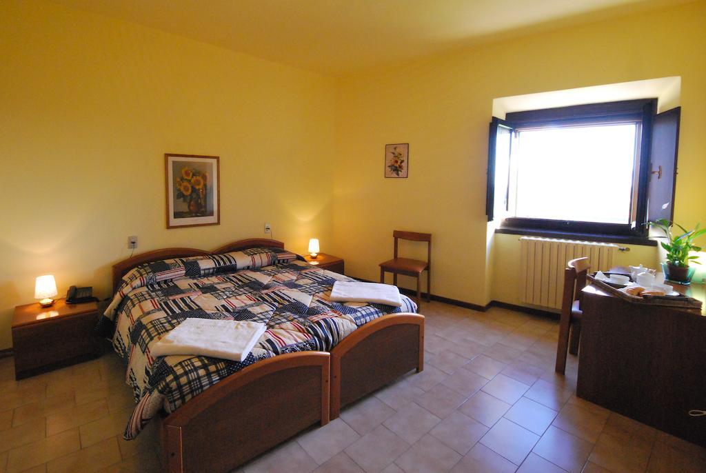 Villa Santa Maria Dell'Arco - Centro Oreb Cazzago San Martino Phòng bức ảnh