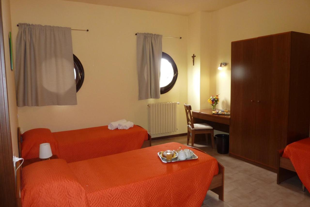 Villa Santa Maria Dell'Arco - Centro Oreb Cazzago San Martino Ngoại thất bức ảnh